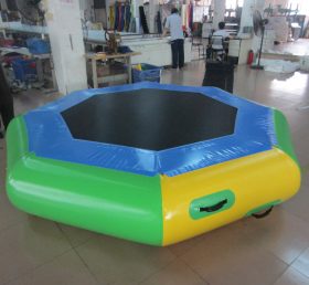 T10-225 Ulkoilupaikan trampoliini Pvc-materiaali kelluva lohko kestävä puhallettava vesi trampoliini